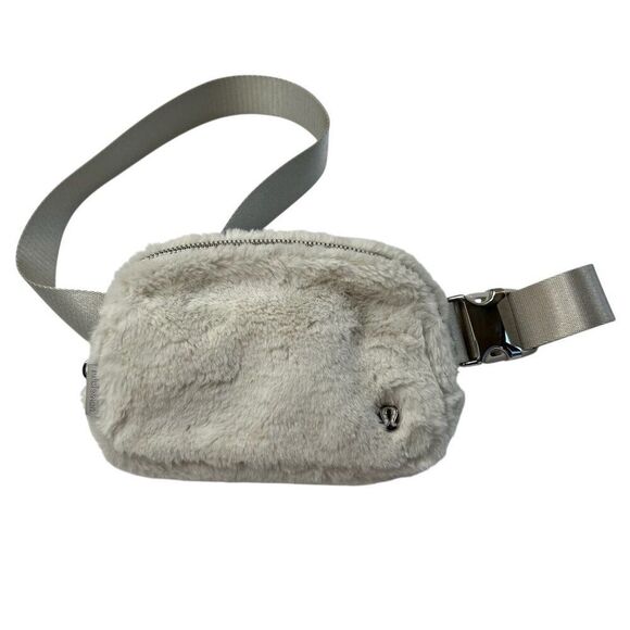 lululemon belt bag for running Lululemon Everywhere Belt Bag Restock: Fleece Design In Winter 2024